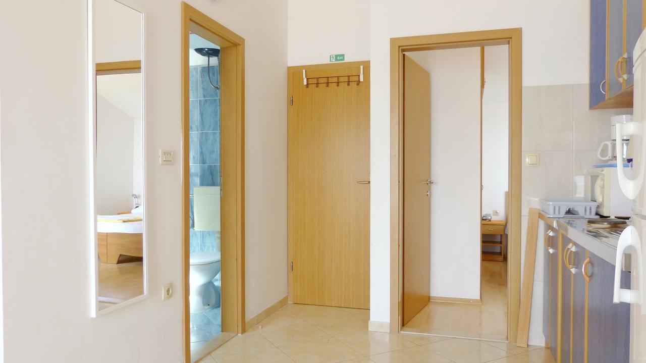 Beach Front Apartments Balica Rat Омиш Экстерьер фото